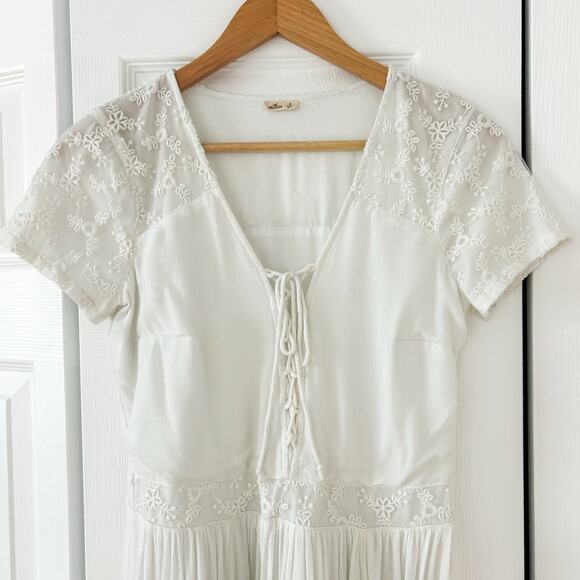 Hollister White Lace Detail Short Sleeve Fit & Flare Dress Size M - Picture 3 of 5